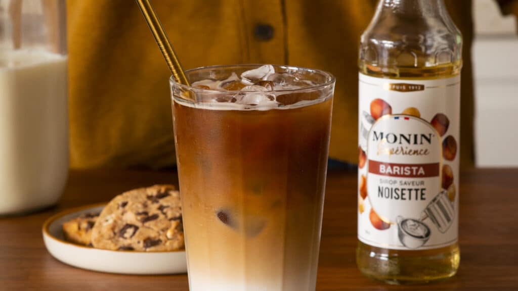 Recette Latte Glacé Noisette - MONIN Expérience - Gamme Barista